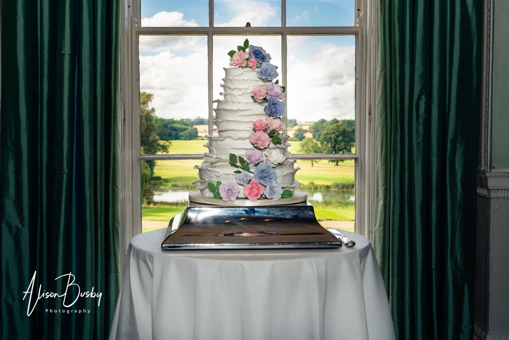 Planning a wedding. Wedding cake