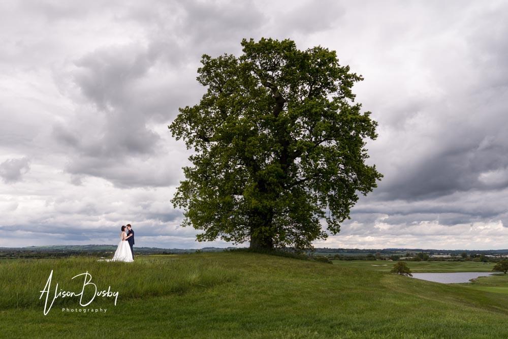 Dark and moody wedding photography | adding intimacy