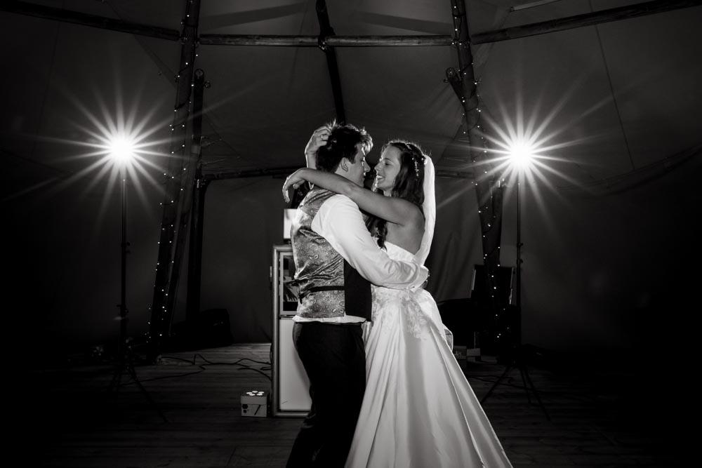 First dance at Oxforshire wedding