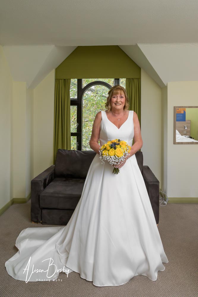 Bridal prep at the Cosener's House in Abingdon