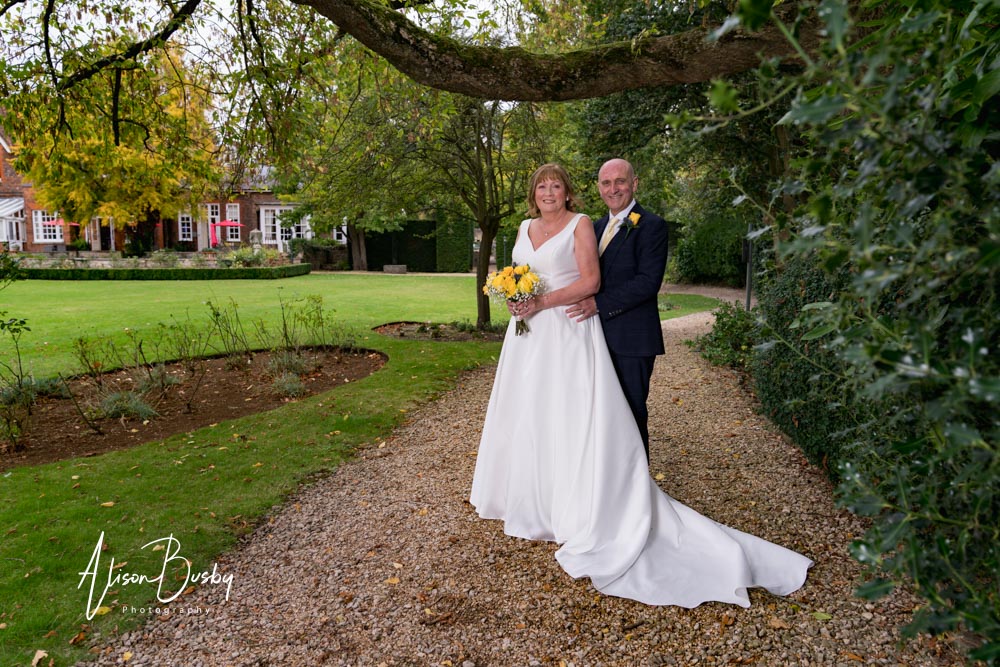 Bride and groom portrait at the cosener's house in Abingdon. Oxfordshire wedding. Cosener's House wedding photographer.