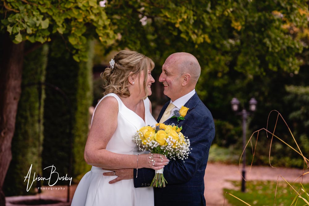 Bride and groom portrait at the cosener's house in Abingdon. Oxfordshire wedding. Cosener's House wedding photographer.