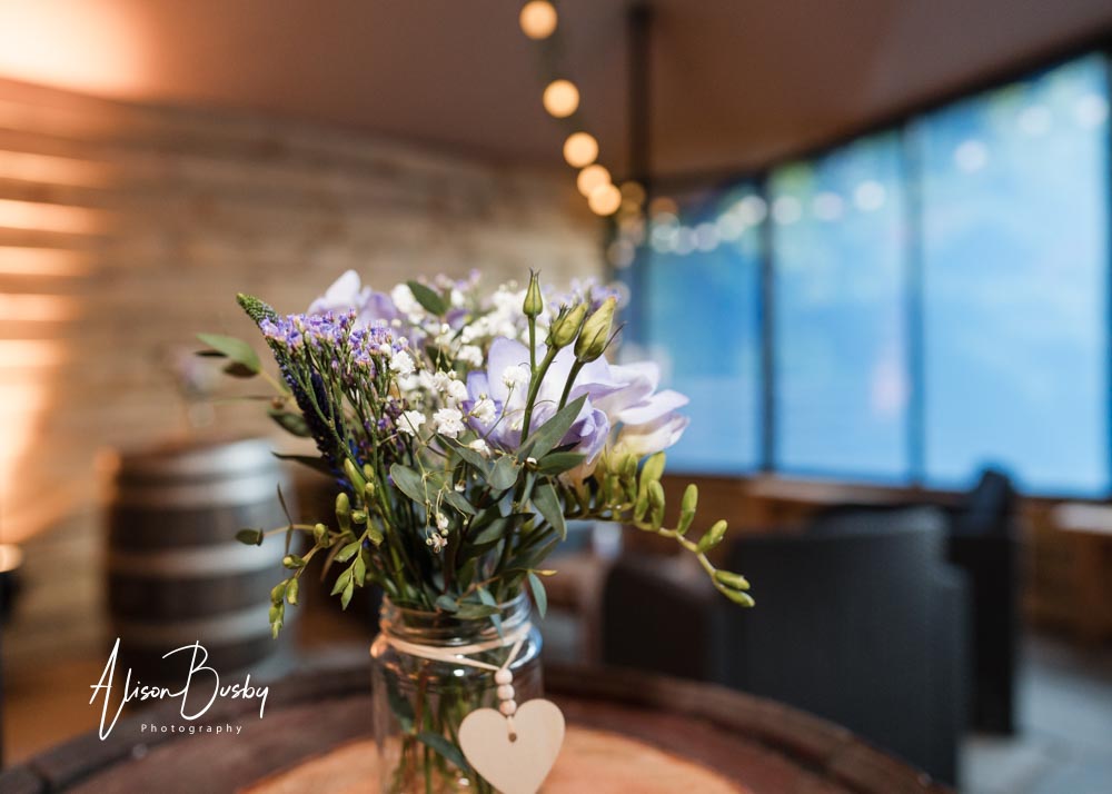 Old Luxters Barn in Oxfordshire. Wedding photos