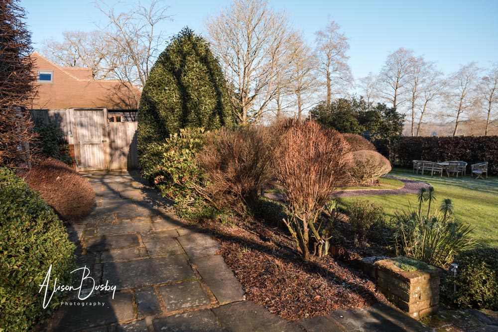 Old Luxters Barn in Oxfordshire. Wedding photos
