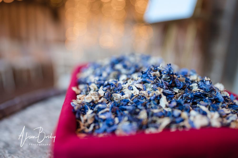 Old Luxters Barn in Oxfordshire. Wedding photos