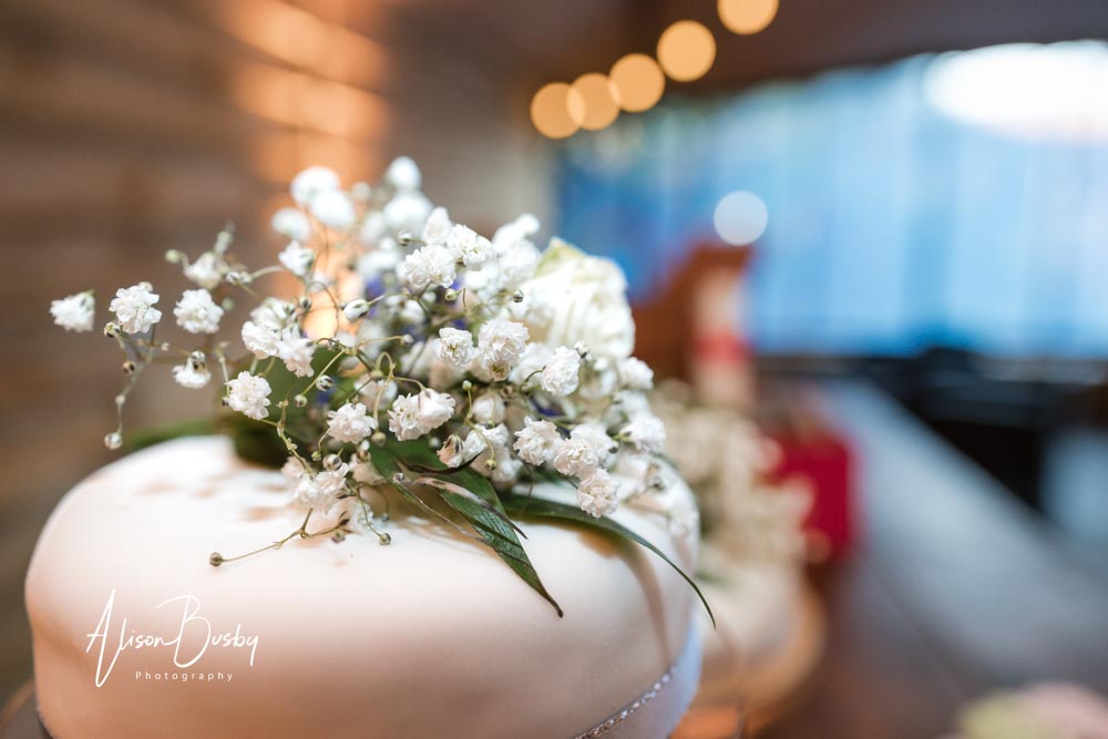 Old Luxters Barn in Oxfordshire. Wedding photos