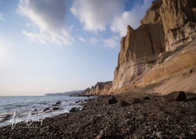 Santorini honeymoon. Vilchada beach.