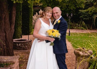 Cosener's House wedding photographer. Bride and groom in garden