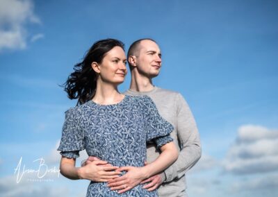 Oxford engagement shoot. couple against blue sky in Hambleden valley