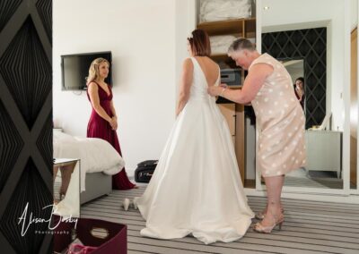 The Oxfordshire wedding photographer. Bride and groom at the golf course and spa hotel in Thame.