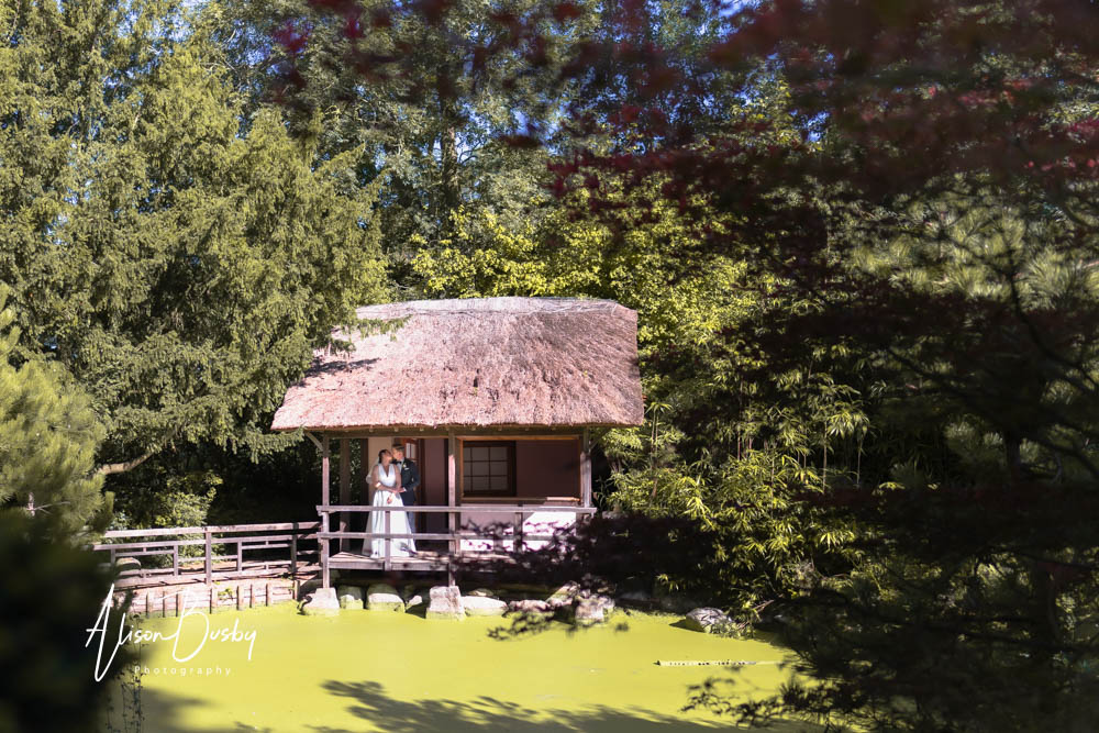 What is natural wedding photography?
