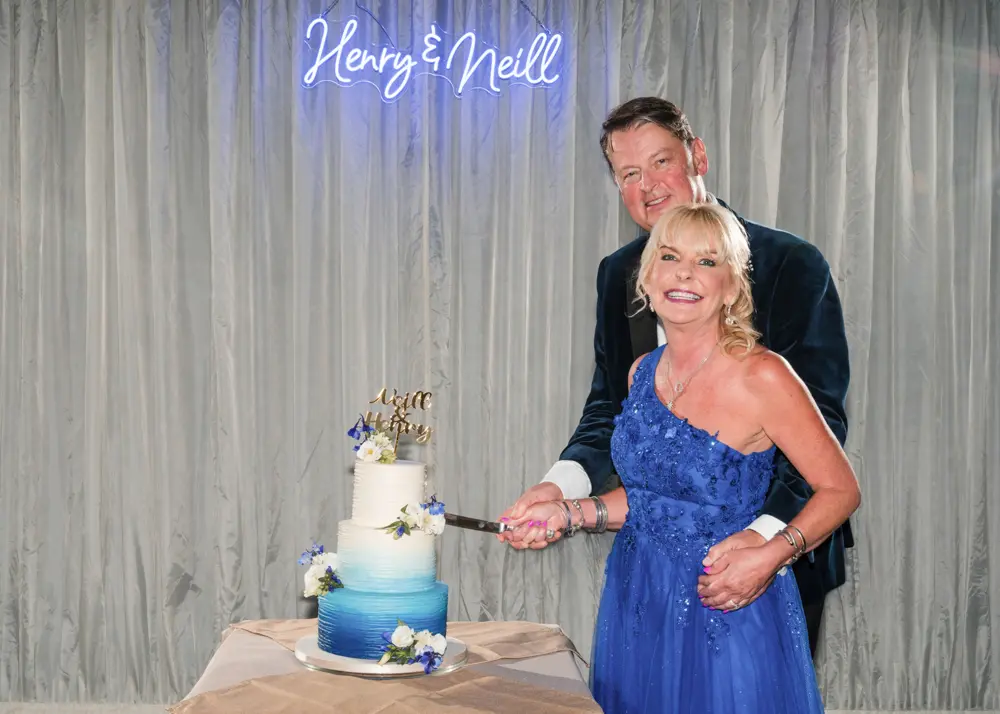 Hurley House Hotel wedding. Bride and groom cutting the cake.