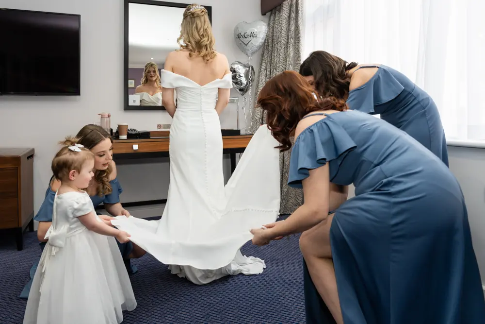 Bull Hotel wedding photography. Bride prep.