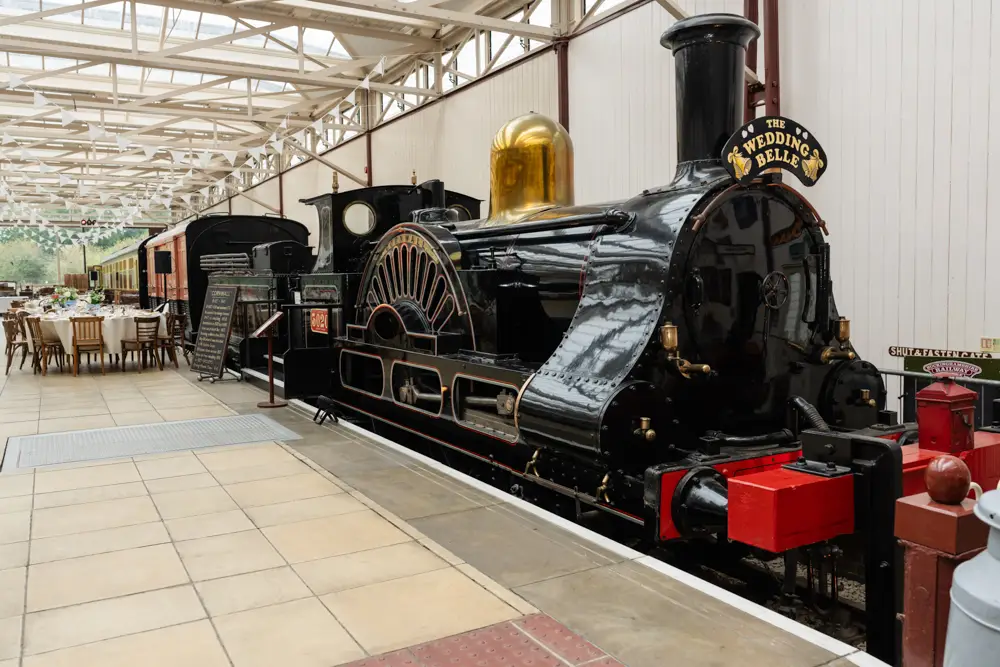 Buckinghamshire Railway Centre Wedding Photographer. The Cornish steam train.