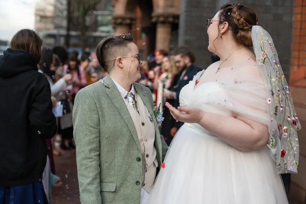 Reading Town Hall wedding photographer. Newlyweds outside the town hall.