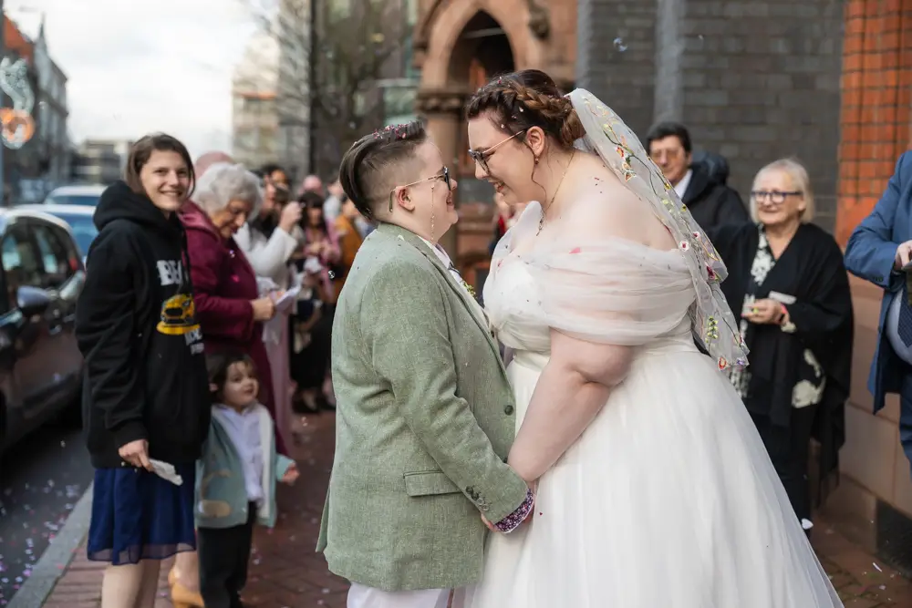 Reading Town Hall wedding photographer. Newlyweds outside the town hall.